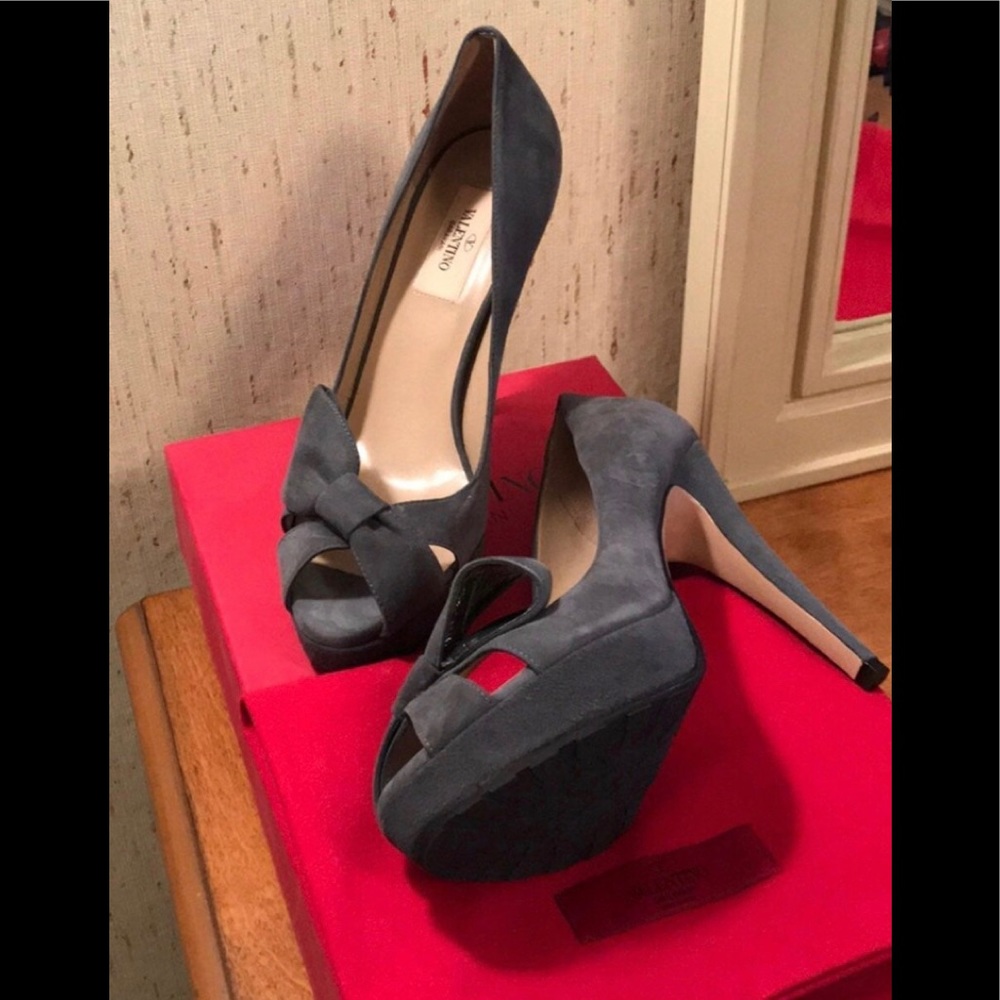 NWB Valentino Mena peep toe pumps